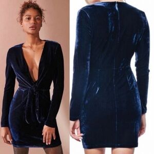 MINKPINK Midnight Hour Blue Velvet Dress Plunging Neckline Long Sleeves Sz M